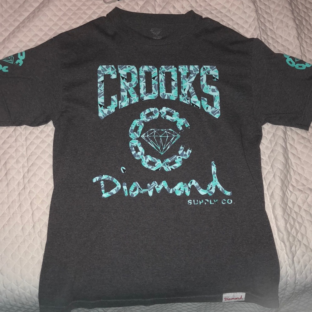 Men’s grey t-shirt